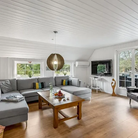 Alisa - 2km From The Sea By Interhome
